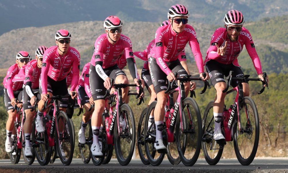 EQUIPE VAN RYSEL ROUBAIX SAISON 2024 LA VIE EN ROSE NORDSPORTS MAG